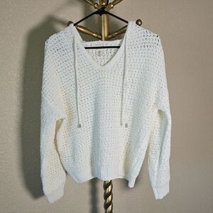 Elegant White V-Neck Sweater